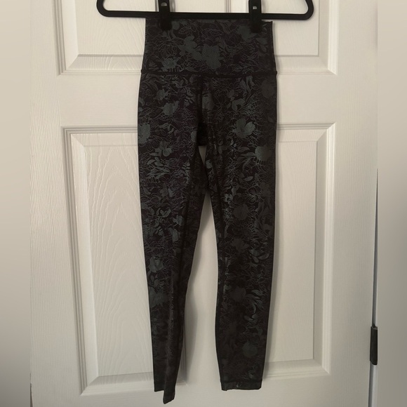 Lululemon Floral Black Wunder Under High-Rise Full-On Luxtreme Shine Leggings - Picture 2 of 7